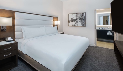 Premium Suite, 1 King Bed, Accessible, Non Smoking