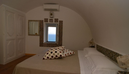 Cottage (accessible by climbing 80 steps)