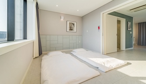 Labium 1F (Korean Ondol) (Private Pool Access)