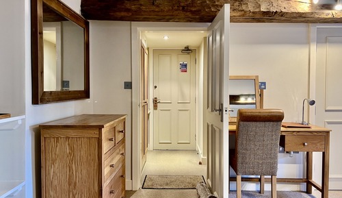 Double or Twin Room, Ensuite (Room 4 Beaumaris- Junior)