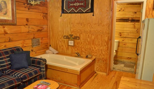 Honeymoon Cabin, 1 Queen Bed (Cozy Creek)