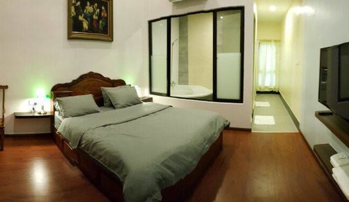 Suite, Bathtub
