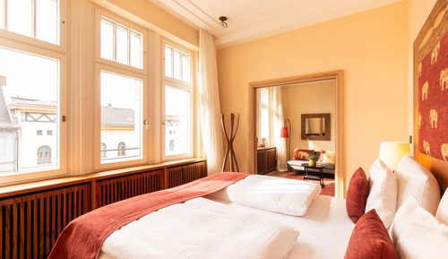 Suite (Orania. 45) (2 Adults or 1 Adult + 1 Child)	