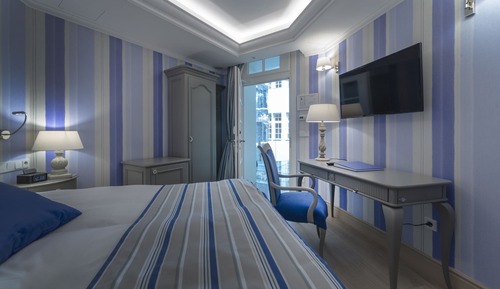 Small Double room, No windows