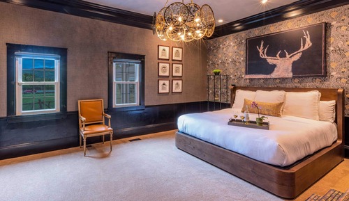 Room, 1 King Bed, Private Bathroom (Briargate Suite)