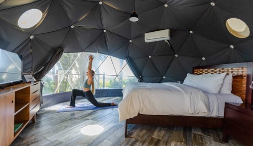 Family Deluxe Tent, Hot Tub