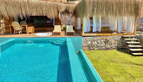 ZEYTIN SUITE (private pool and jaccuzi)