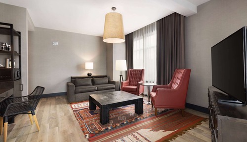Studio Suite, 1 King Bed, Non Smoking, Corner