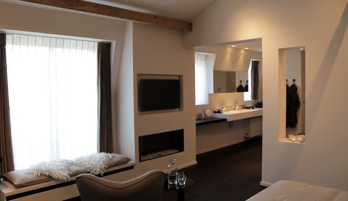 Deluxe Suite, 1 King Bed, City View