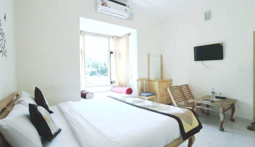 Deluxe Room (with AC)