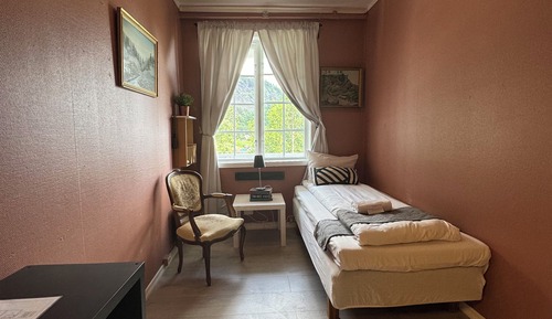 Single Room, Shared Bathroom