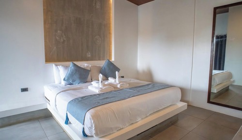 Executive Suite, Balcony, Pool View