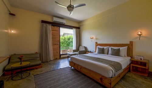 Deluxe Double Room, 1 King Bed, Garden View