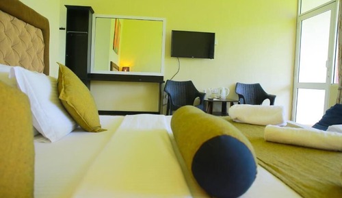 Deluxe Triple Room, Multiple Beds, Mountain View