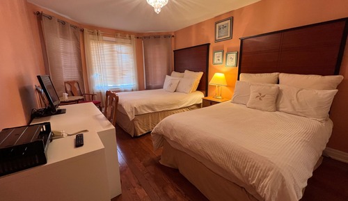 Family Room, 2 Queen Beds, Private Bathroom