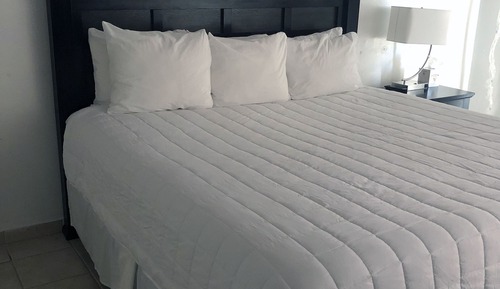 Basic Single Room, 1 Queen Bed, Ocean View