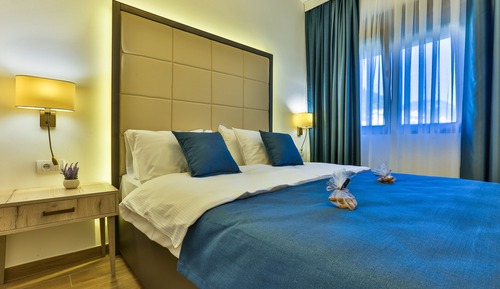 Executive Suite, Pool View
