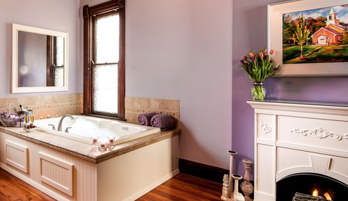Church Steeple Suite/Jetted Tub for Two