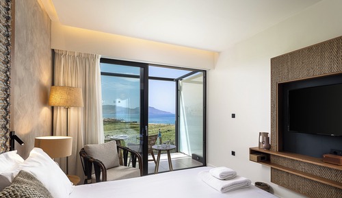Room, 1 Queen Bed, Balcony, Partial Sea View (Essential)