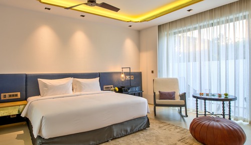 Premium Balcony King Bed, INR 2000 Meal Credit per stay