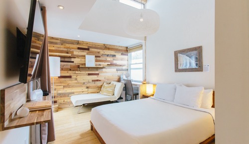 Deluxe Courtyard Suite
