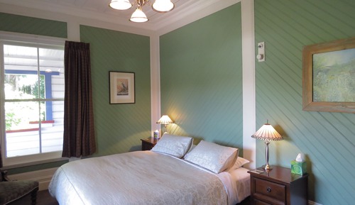 Classic Double Room, Hill View (Green Room)