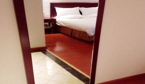 Business King Room