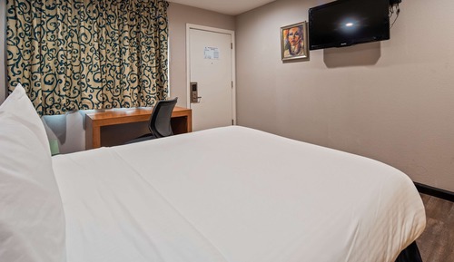 Standard Room, 1 Queen Bed, Accessible, Non Smoking