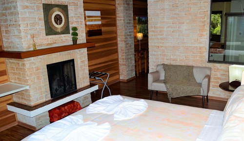 Deluxe Suite, 1 Queen Bed, Hot Tub, Garden Area