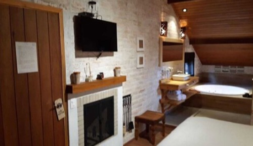 Design Suite, 1 Queen Bed, Hot Tub, Garden View