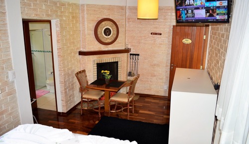 Comfort Suite, 1 Queen Bed, Jetted Tub, Garden Area