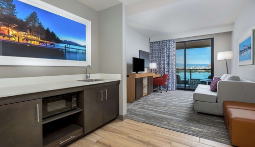Suite, 1 King Bed, Accessible, Balcony (Hearing)