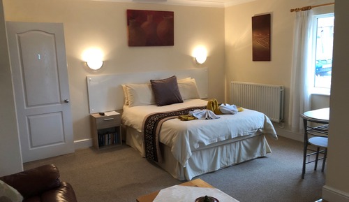 Suite, Ensuite (Room 1)