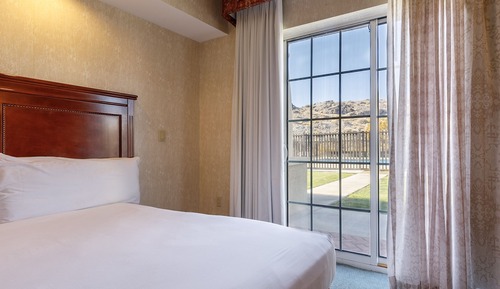 Room, 1 King Bed, Non Smoking (Pool)