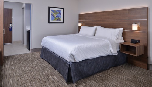 Standard Room, 1 King Bed, Accessible (Mobility, Roll-In Shower)