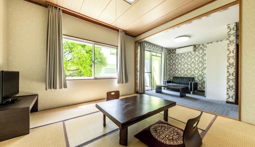 Japanese Style Room For 3 People, Shared Bathroom, Garden View (Sora)