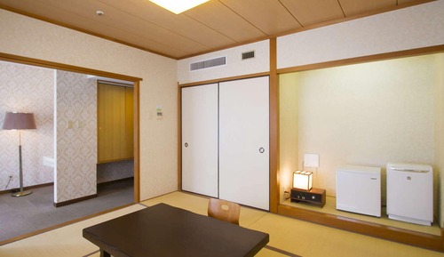 Japanese Style Room For 3 People, Shared Bathroom, Garden View (Umi)