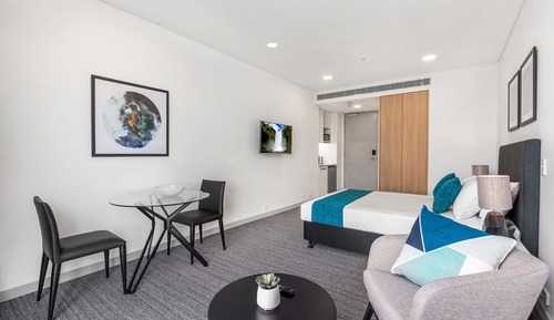 Studio Queen Suite