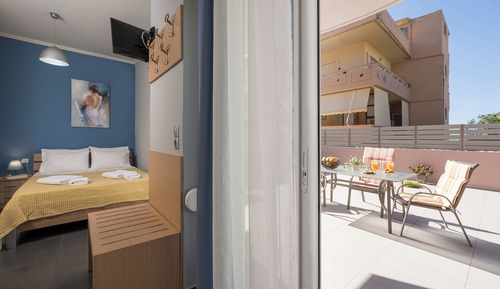 Deluxe Apartment, 1 Double Bed, Patio, Mountain View