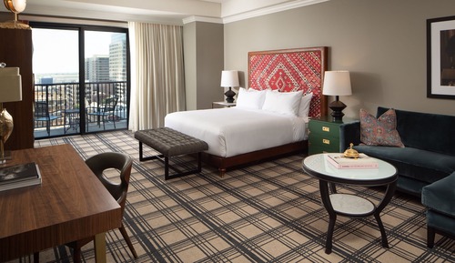 Standard Room, 1 King Bed, Balcony, Corner