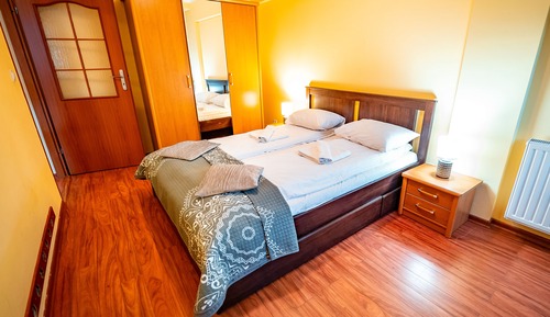 Apartment (81A)