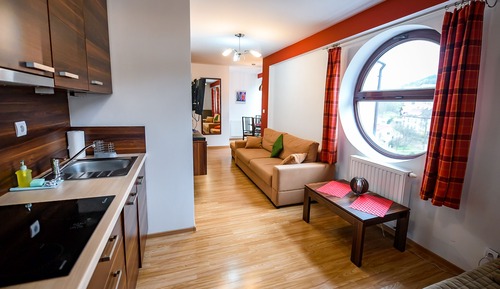 Studio (143B)