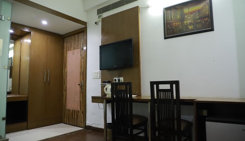 Deluxe Double Room, 1 King Bed, Smoking, City View