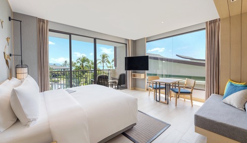 Studio, 1 King Bed, Non Smoking, Pool View