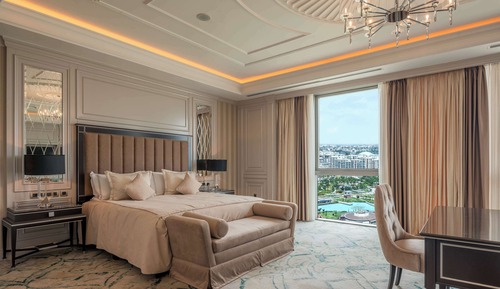 Presidential Suite (English)