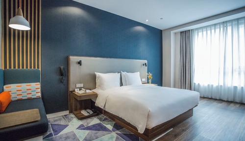 Standard Room, 1 King Bed (Extra Floor Space)