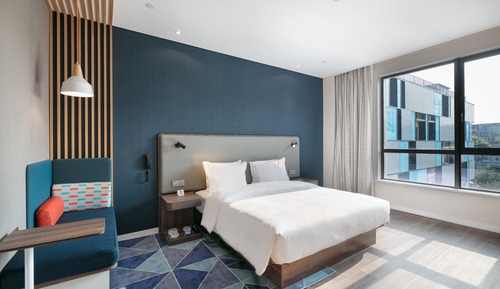 Standard Room, 1 King Bed, Garden View