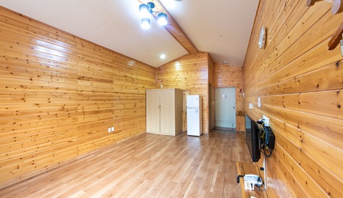 Room (Room will be randomly assigned)