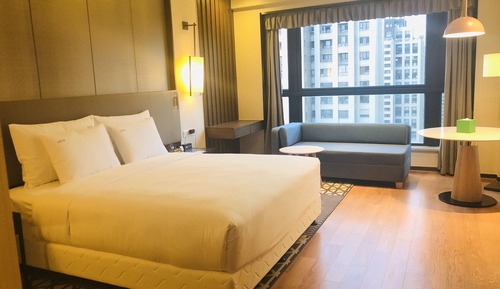 Standard Room, 1 King Bed