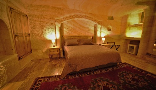 Cave Deluxe Room